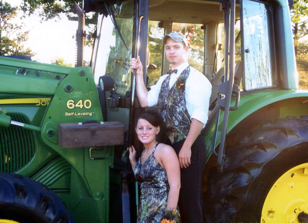 Nashville teen drives tractor to senior prom